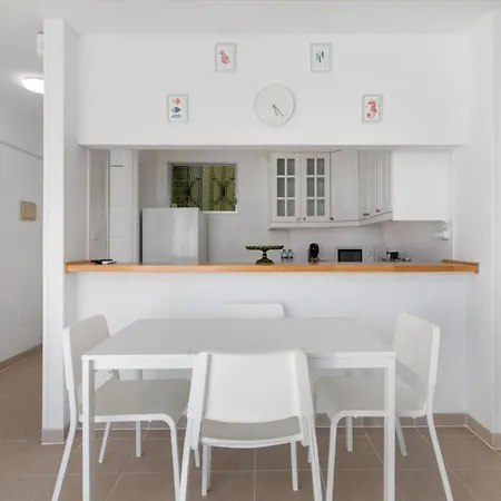 Coral Apartment *